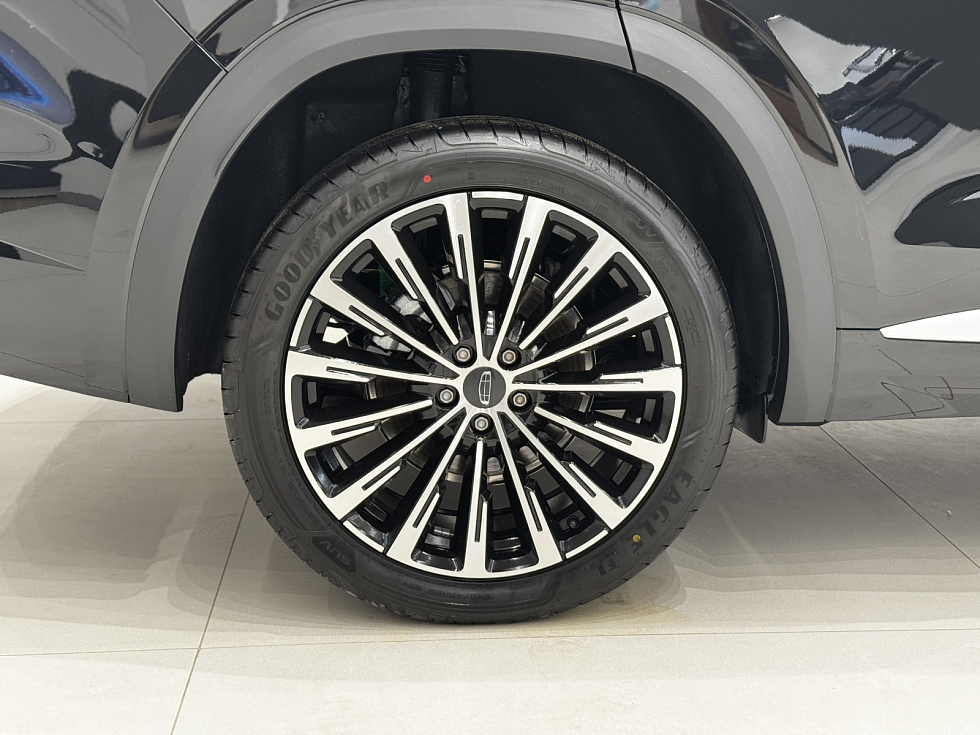 Geely Monjaro Flagship (2023-2025), черный