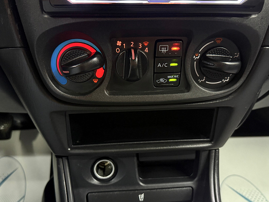 Nissan Almera, 2004 года, пробег 237670 км