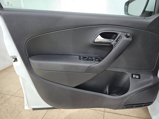 Volkswagen Polo Drive, 2018 года, пробег 131136 км