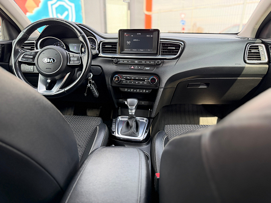 Kia Ceed Luxe, 2018 года, пробег 125933 км
