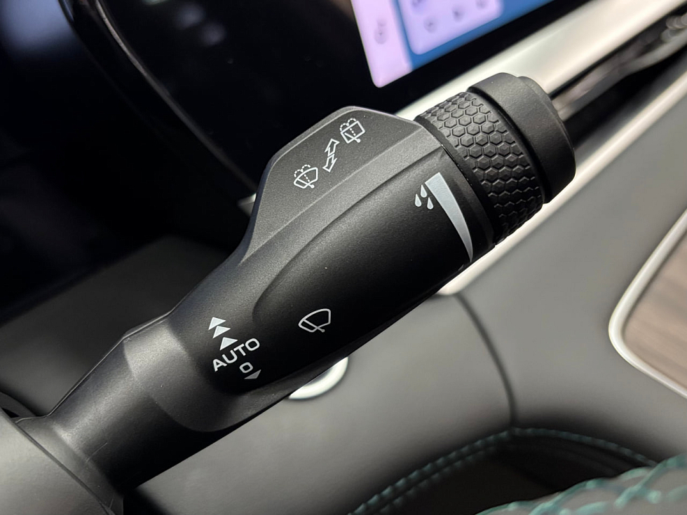 Geely Monjaro Флагман, зеленый