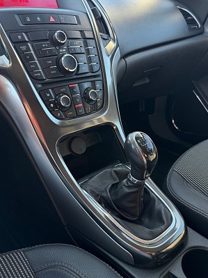 Opel Astra, 2011 года, пробег 156002 км