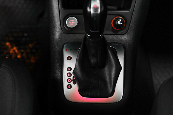 Volkswagen Tiguan Avenue, 2013 года, пробег 209000 км