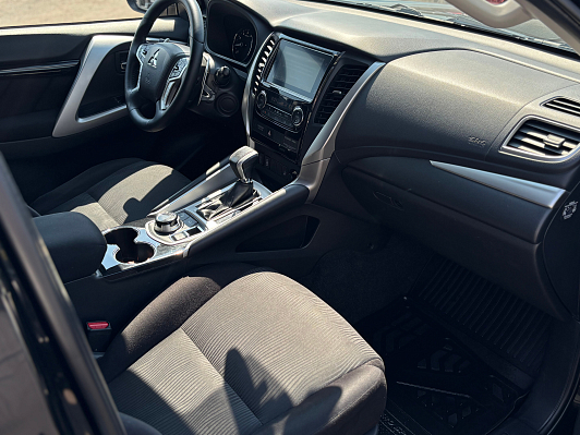 Mitsubishi Pajero Sport Instyle, 2019 года, пробег 72000 км