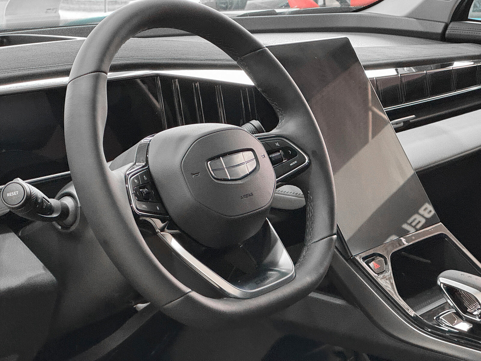 Geely Atlas Люкс, зеленый