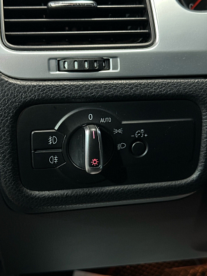 Volkswagen Touareg, 2012 года, пробег 233000 км