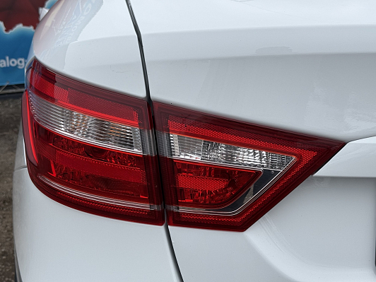 Lada (ВАЗ) Vesta Luxe Multimedia (2018-2019), 2017 года, пробег 96650 км