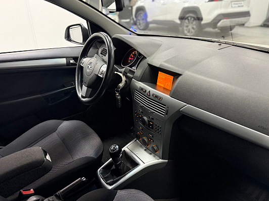 Opel Astra, 2011 года, пробег 245000 км