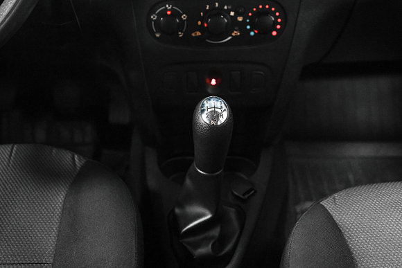 Renault Logan Confort, 2016 года, пробег 105000 км