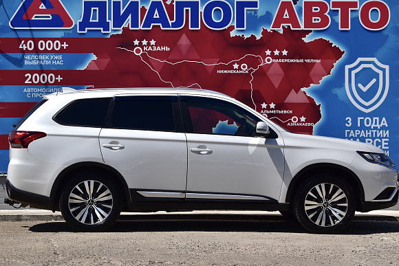 Mitsubishi Outlander Intense+, 2021 года, пробег 64738 км