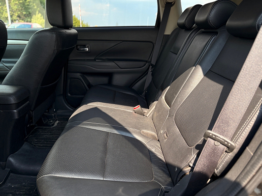 Mitsubishi Outlander Intense+, 2015 года, пробег 141200 км