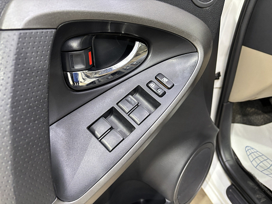 Toyota RAV4, 2012 года, пробег 124231 км