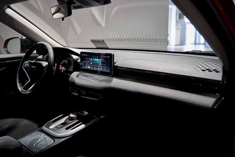 Haval Jolion Комфорт, красный