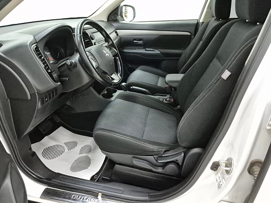 Mitsubishi Outlander Intense, 2016 года, пробег 172205 км