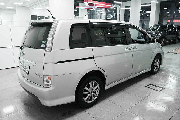 Toyota ISis, 2012 года, пробег 221686 км