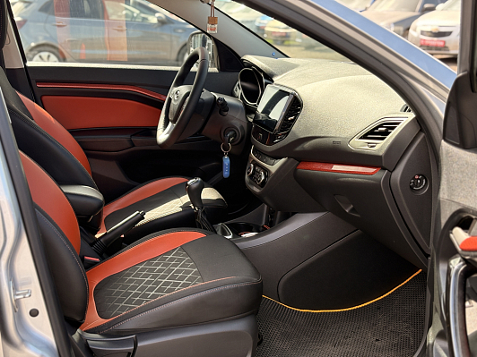 Lada (ВАЗ) Vesta Luxe Multimedia, 2019 года, пробег 98000 км