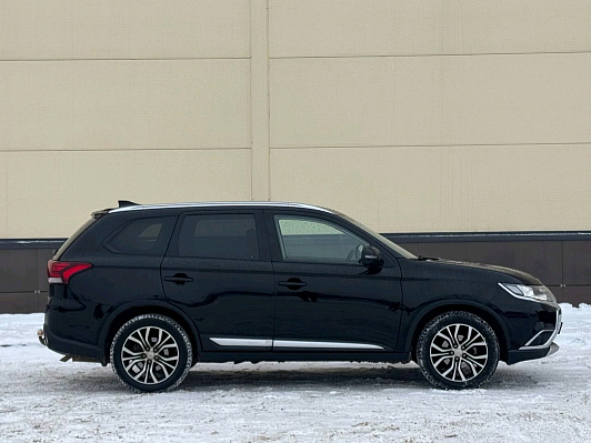 Mitsubishi Outlander Intense+, 2018 года, пробег 111000 км