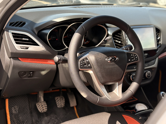 Lada (ВАЗ) Vesta Luxe Multimedia, 2019 года, пробег 98000 км
