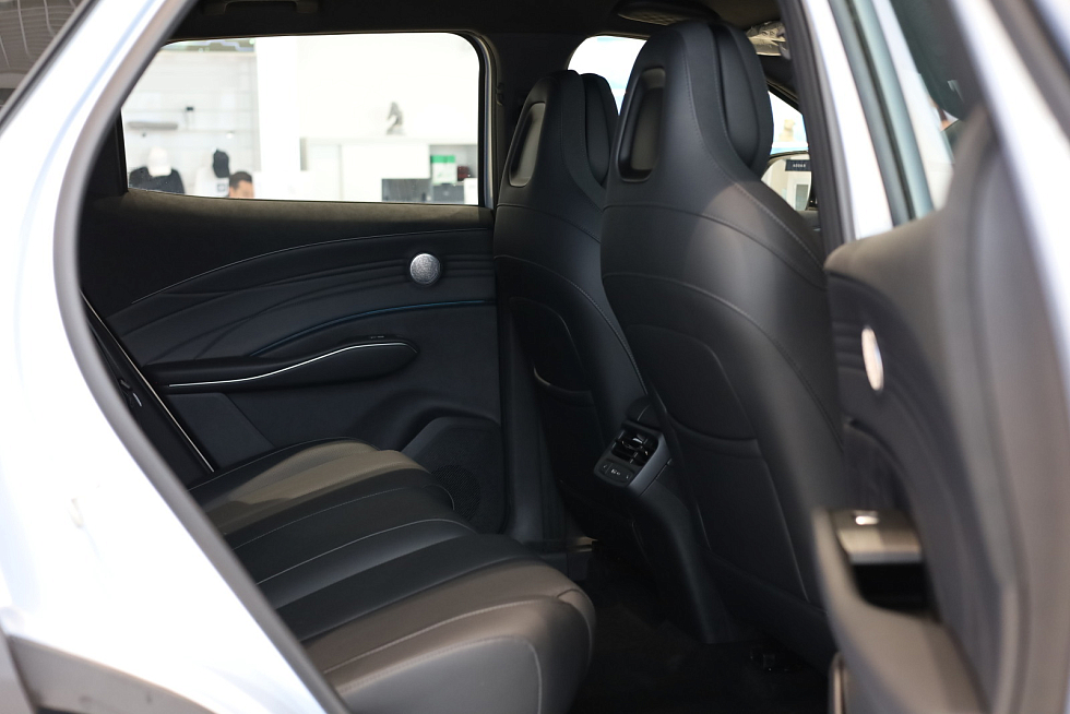 Omoda C7 Joy, серебряный