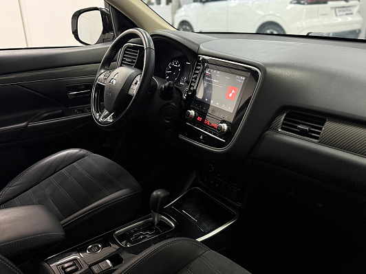 Mitsubishi Outlander Invite, 2021 года, пробег 67000 км
