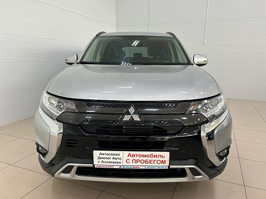 Mitsubishi Outlander Intense+ (7 мест), 2022 года, пробег 15176 км