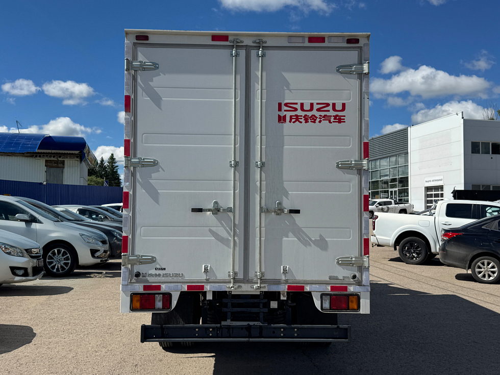 Isuzu Elf (N-series) , белый