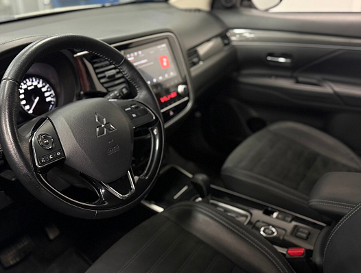 Mitsubishi Outlander Invite, 2021 года, пробег 67000 км