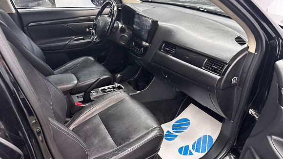 Mitsubishi Outlander Instyle, 2016 года, пробег 206200 км
