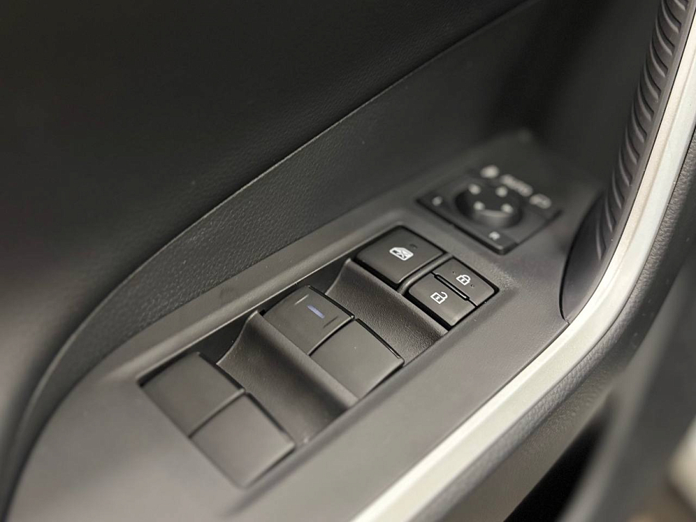 Toyota RAV4 Adventure, белый