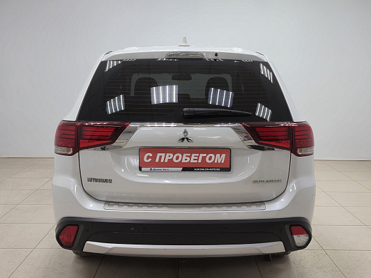 Mitsubishi Outlander Invite, 2018 года, пробег 64489 км