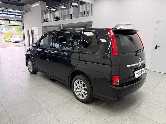Toyota ISis, 2010 года, пробег 184838 км