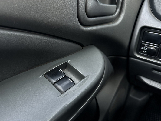 Nissan Almera Classic, 2012 года, пробег 200000 км