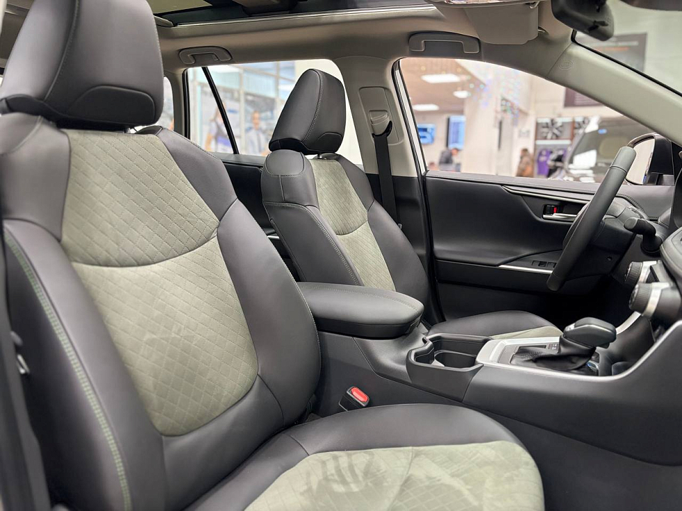 Toyota RAV4 Adventure, белый