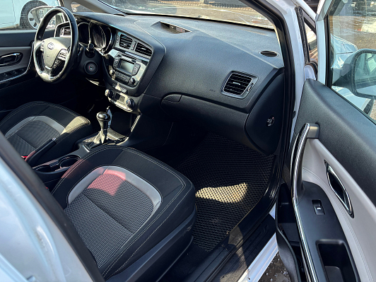 Kia Ceed Luxe, 2014 года, пробег 159321 км