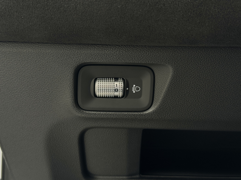 Geely Monjaro Flagship (2023-2025), белый