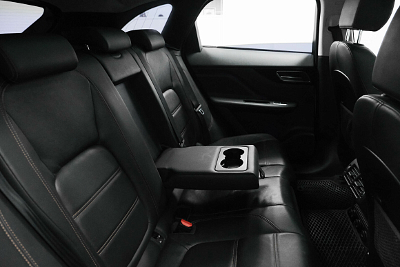 Jaguar F-Pace Pure, 2018 года, пробег 137210 км