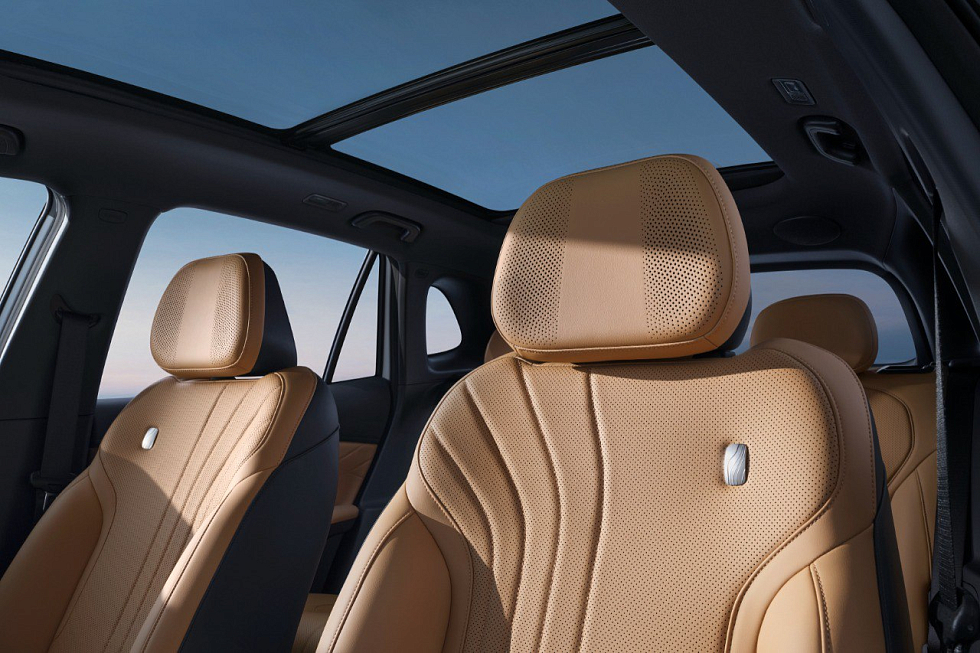 Geely EX5 EM-i Pro, белый