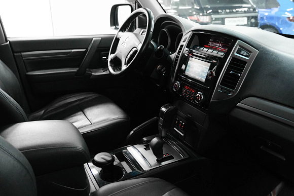 Mitsubishi Pajero Instyle, 2017 года, пробег 150820 км