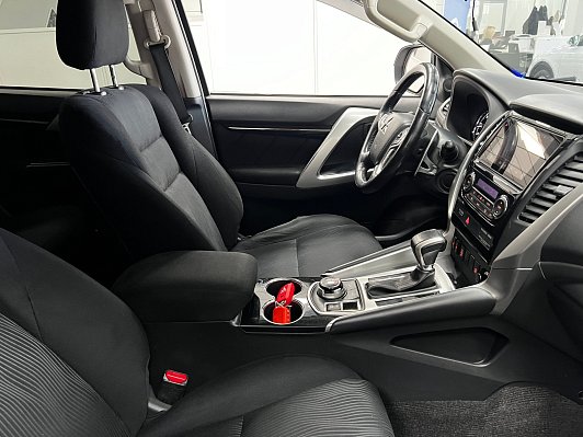 Mitsubishi Pajero Sport Instyle, 2019 года, пробег 203000 км