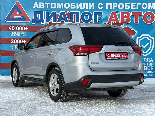 Mitsubishi Outlander Intense, 2016 года, пробег 210921 км