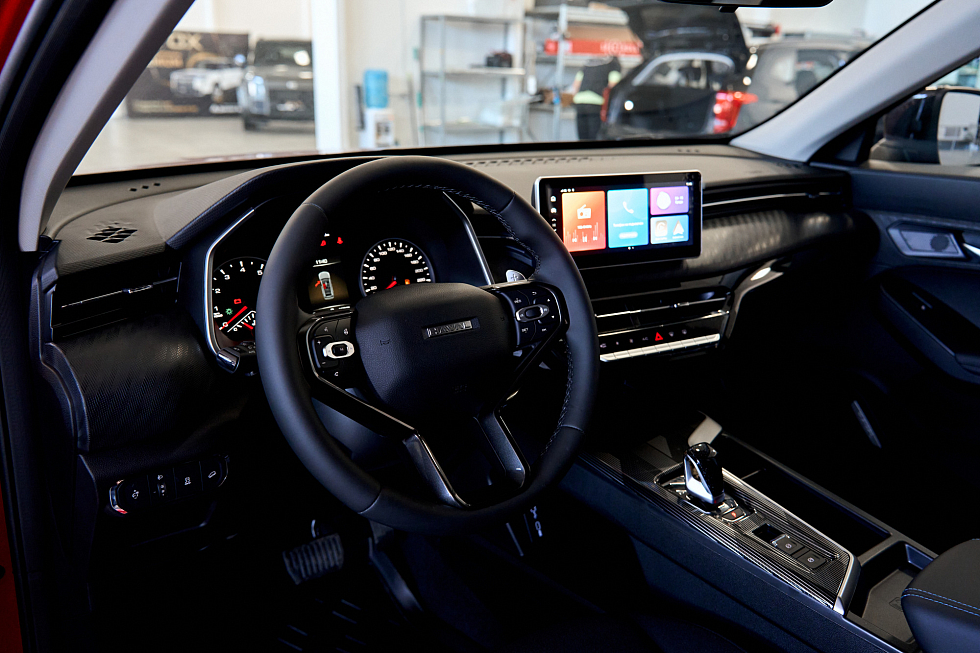 Haval Jolion Оптимум, красный