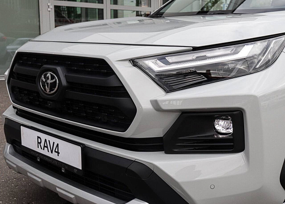 Toyota RAV4 Adventure Plus, белый