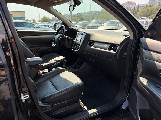Mitsubishi Outlander Intense+, 2015 года, пробег 141200 км
