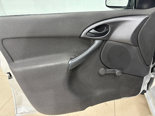 Ford Focus, 2004 года, пробег 302660 км