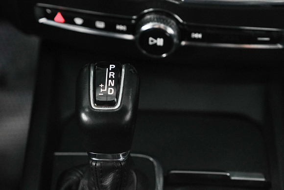 Volvo XC60 Momentum, 2018 года, пробег 90500 км