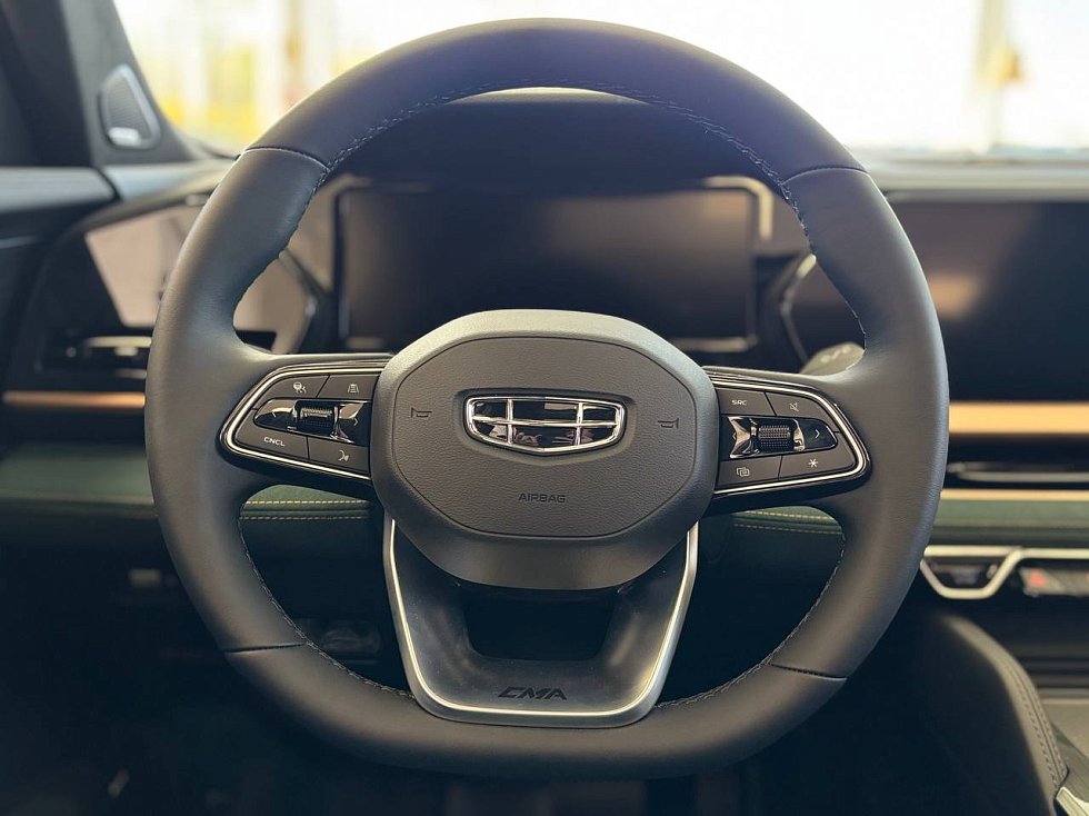Geely Monjaro Люкс, зеленый