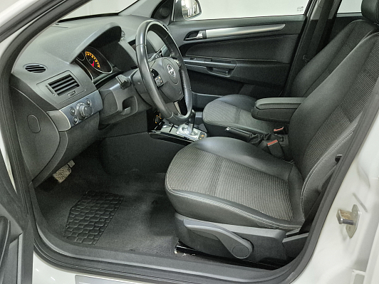 Opel Astra, 2011 года, пробег 234883 км