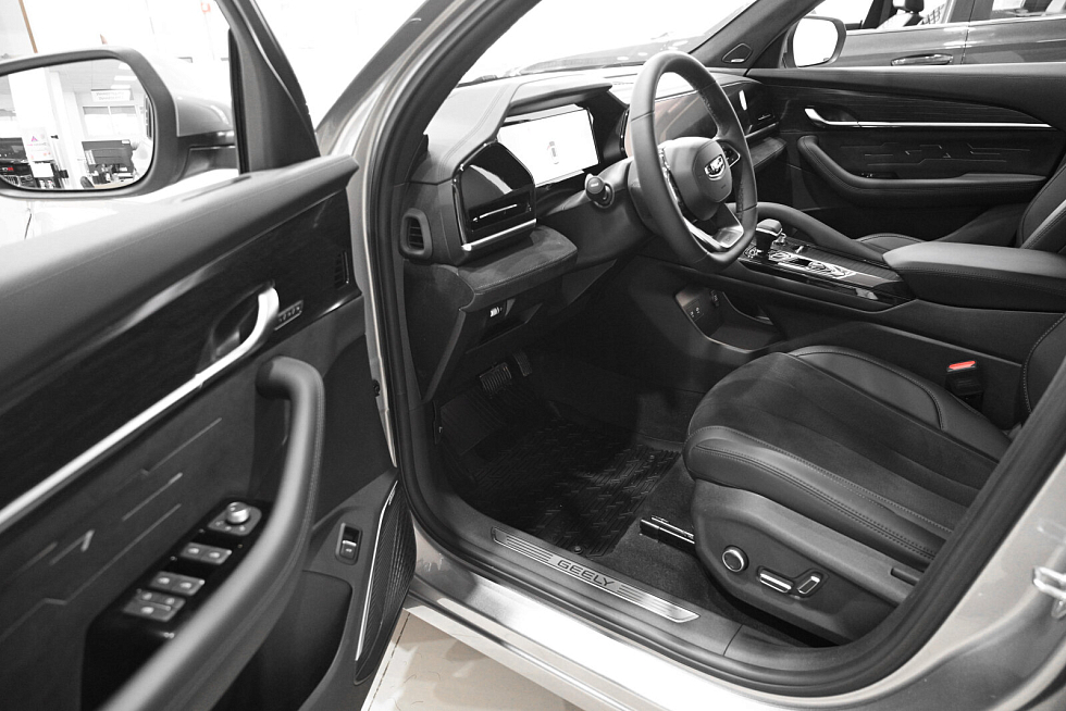 Geely Monjaro Флагман, серебряный