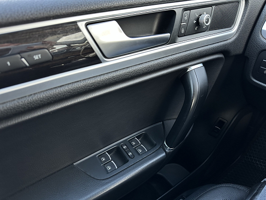 Volkswagen Touareg Wolfsburg Edition, 2015 года, пробег 215800 км