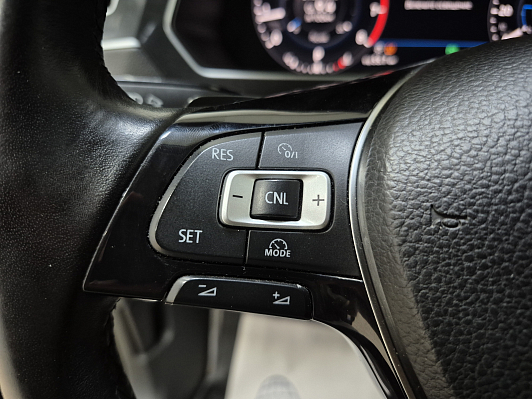 Volkswagen Tiguan Highline, 2018 года, пробег 124500 км